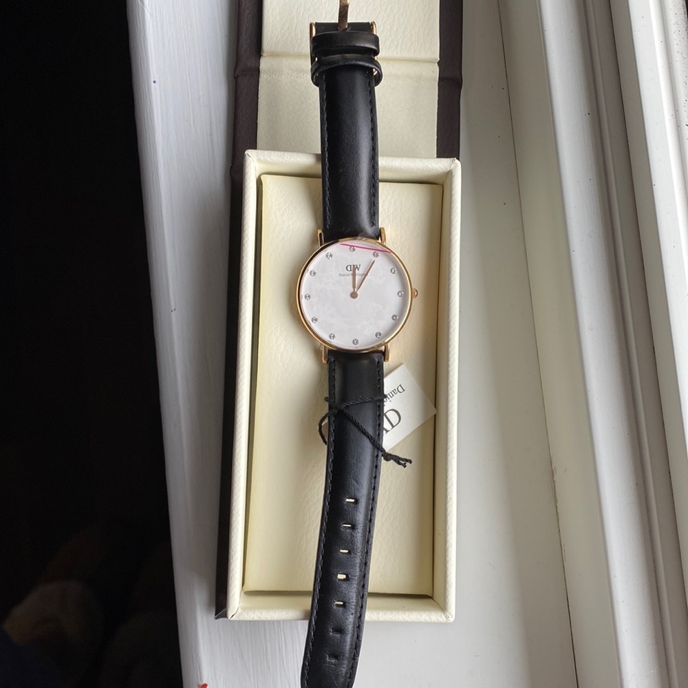women‘s Daniel Wellington classic watch
